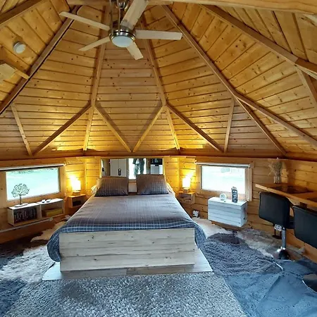 Bed & Breakfast La Longère Des Nuits De Varenne