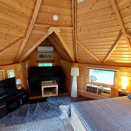 Bed & Breakfast La Longère Des Nuits De Varenne 3*