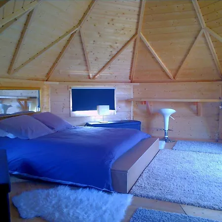 Bed & Breakfast La Longère Des Nuits De Varenne